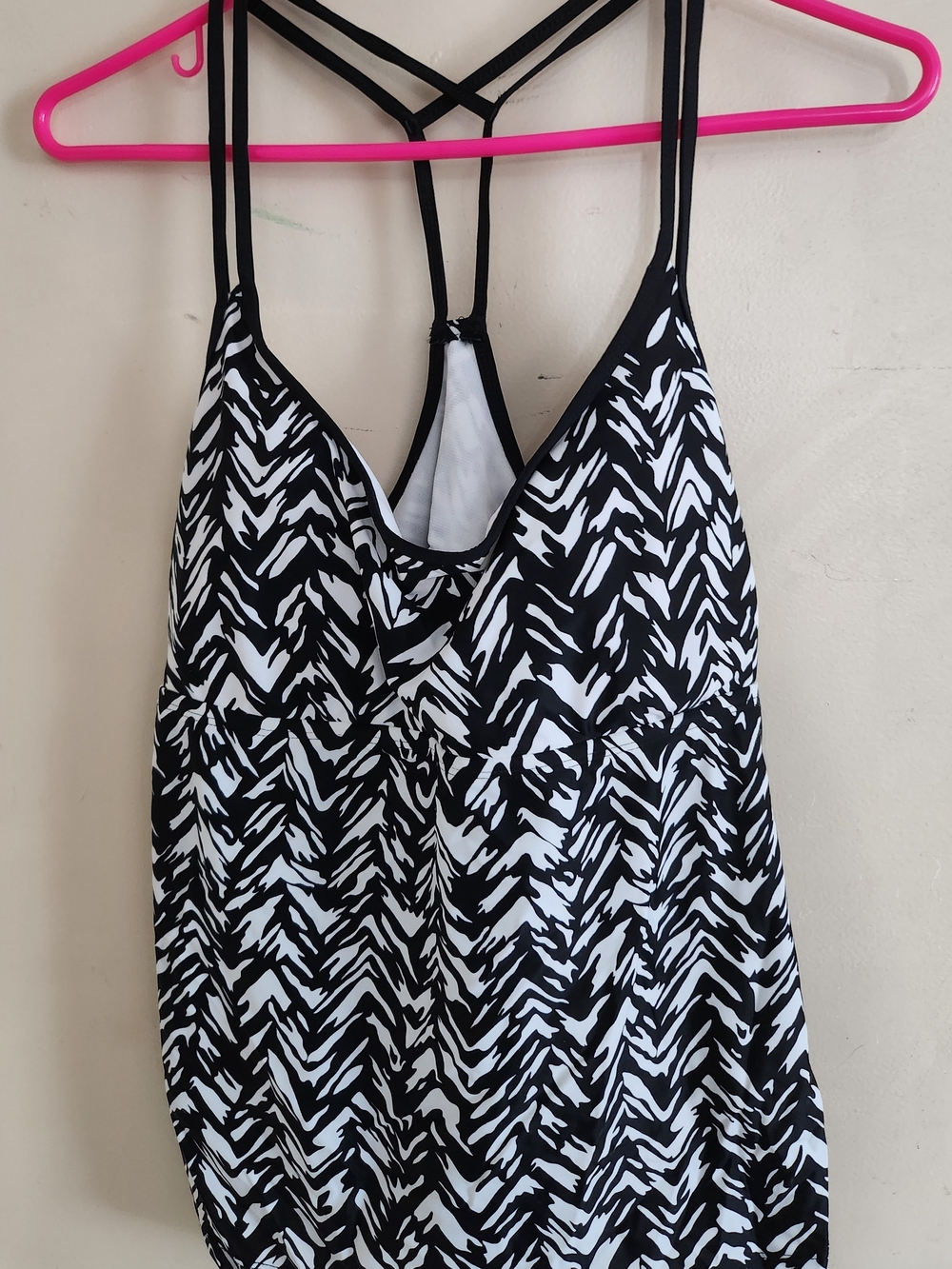 Black & White Printed Strappy Tank Swim Top Size: XL